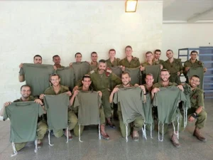 IDF soldiers holding up green Tzitzit