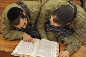 IDF soldiers learning Gemara